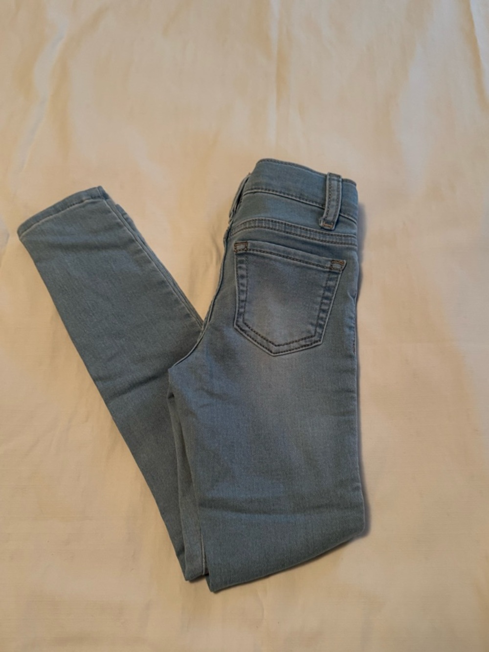 Children’s Place Light-wash Jeggings, Faux Snap Closure. 6 Slim